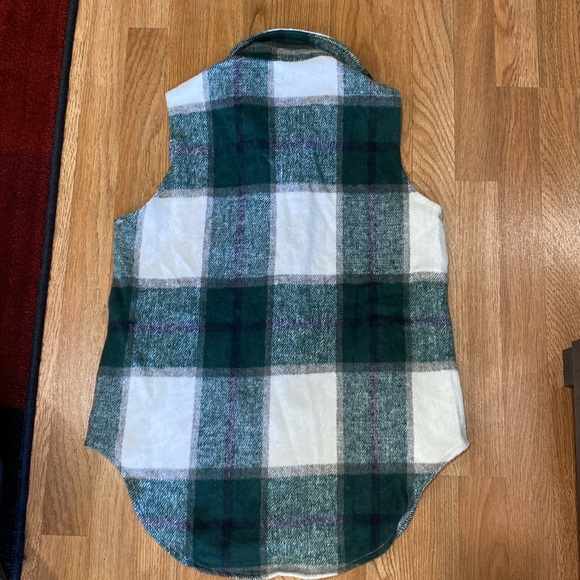 VEST - Picture 2 of 2